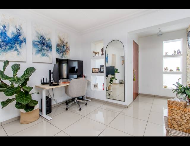 2 BEDROOM HOUSE TO LET IN LONEHILL